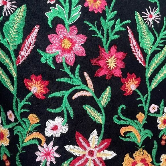 Floral Embroidered Black Sweatshirt - Picture 2 of 7